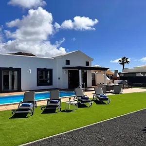 villa-amura.in-canary-islands.com/