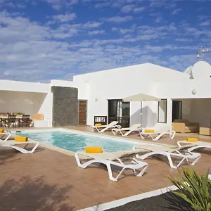 villa-paraiso-playa-blanca-lanzarote.in-canary-islands.com/